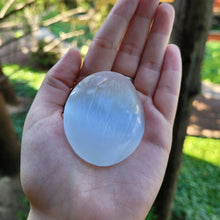 Load image into Gallery viewer, Selenite Palm Stone