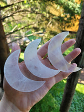Load image into Gallery viewer, Selenite Moon