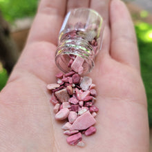 Load image into Gallery viewer, Thulite Chips - 10 grams