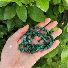 Load image into Gallery viewer, Malachite Chips Bracelet - Stretchy
